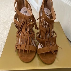 Refresh brown suede shoes